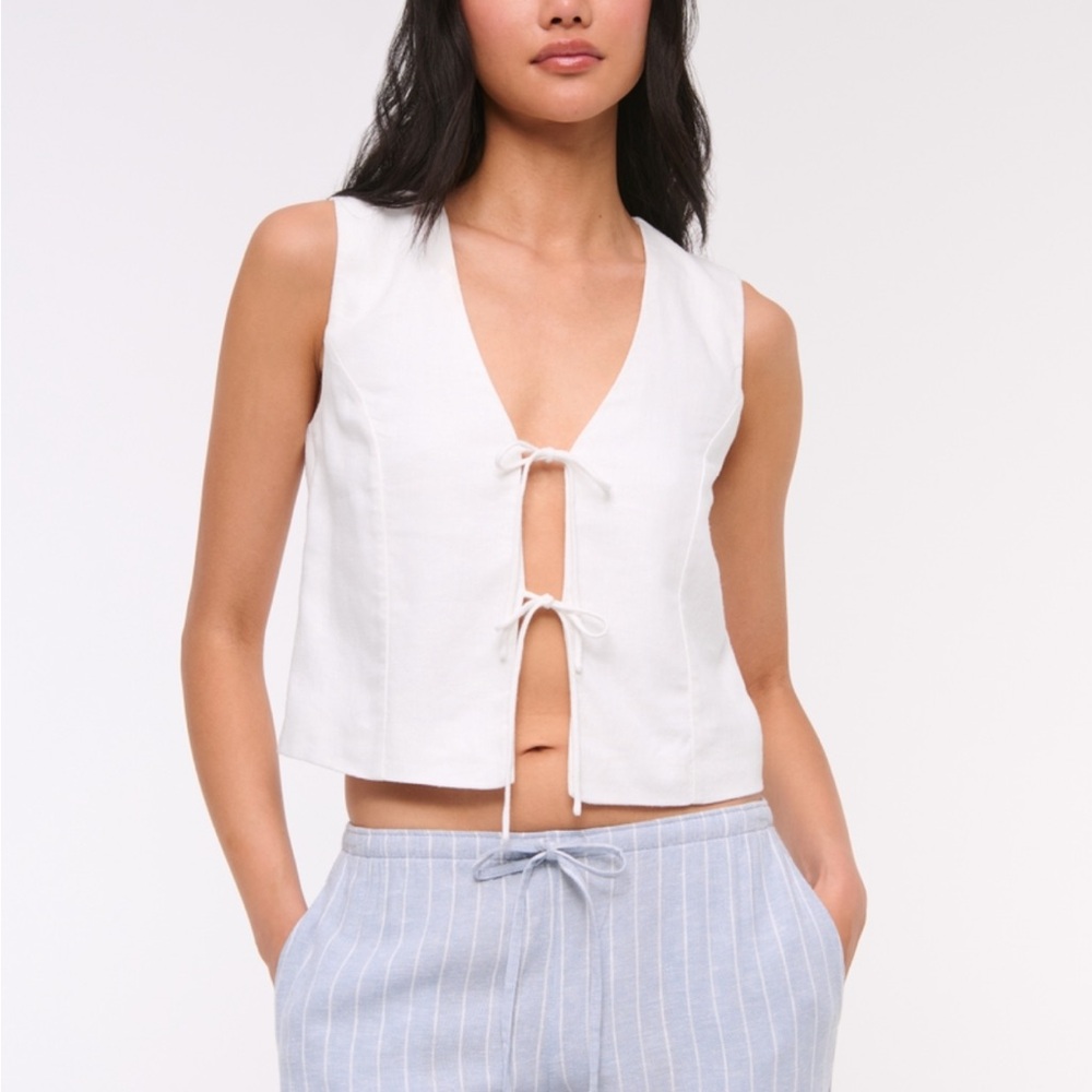 BNWT Abercrombie Linen-Blend Tie Front Top